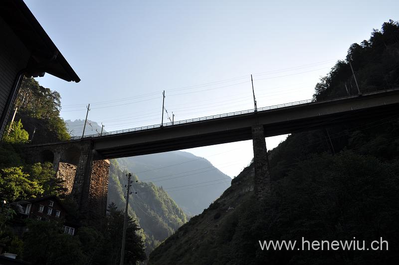 DSC_0264.JPG - Chärstelenbachbrücke in den ersten Sonnenstrahlen