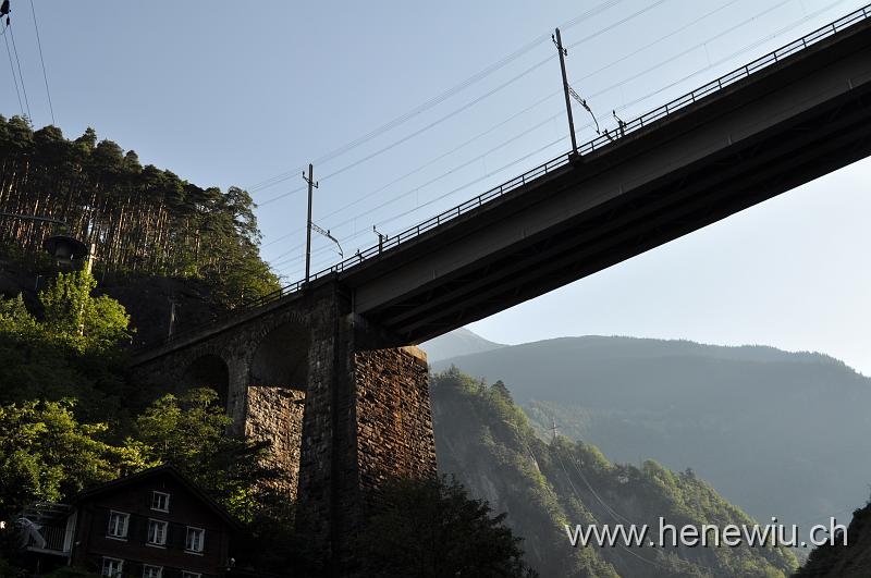 DSC_0265.JPG - Chärstelenbachbrücke in den ersten Sonnenstrahlen