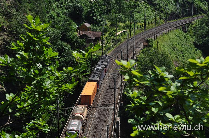 DSC_7518.JPG - Güterzug 52225 auf der Chaerstelenbachbrücke.