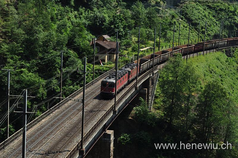 DSC_7527.JPG - Güterzug 50974 auf der Chaerstelenbachbrücke.
