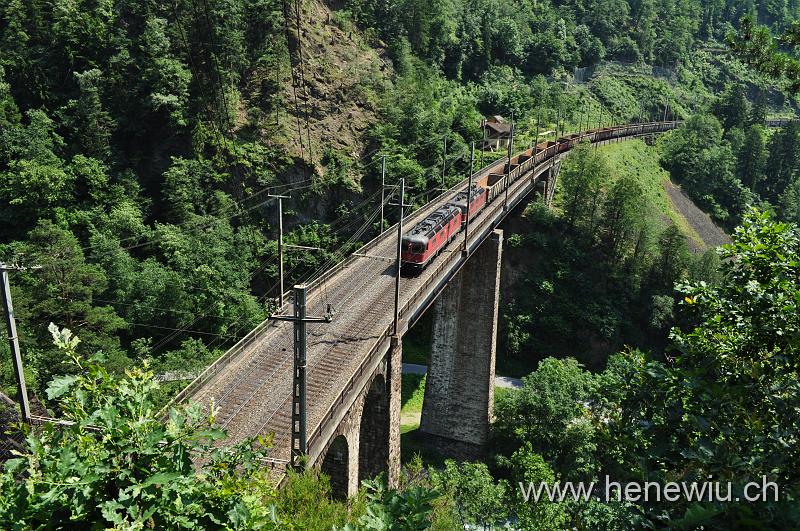 DSC_7528.JPG - Güterzug 50974 auf der Chaerstelenbachbrücke.