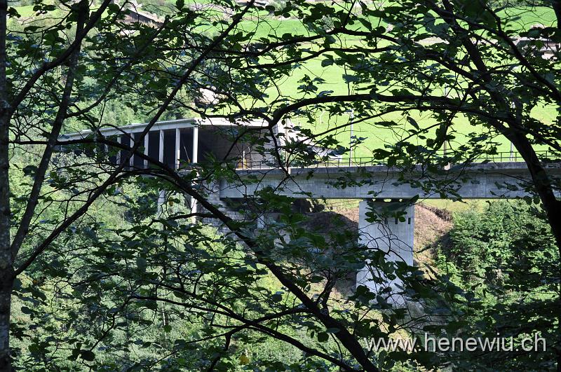 DSC_0662.JPG - Ausgang Bristen-Tunnel, Intschireussbrücke