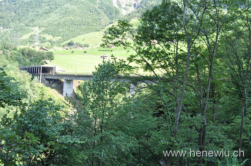 DSC_0666.JPG - Intschireussbrücke im Hintergrund der Bristen-Tunnel
