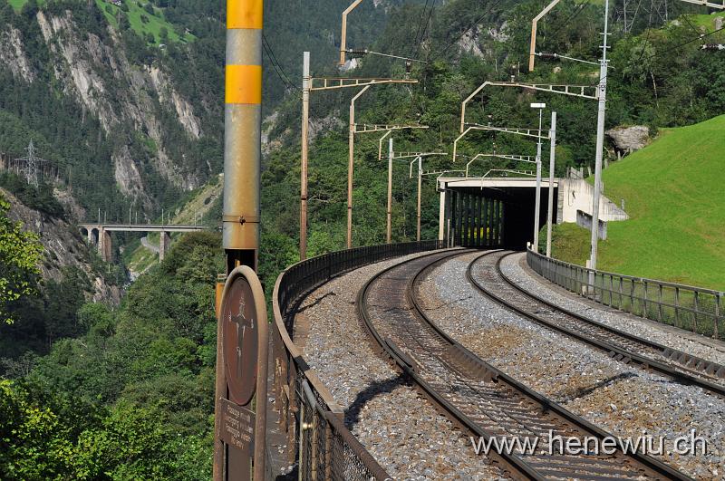 DSC_0669.JPG - Intschireussbrücke im Hintergrund der Bristen-Tunnel