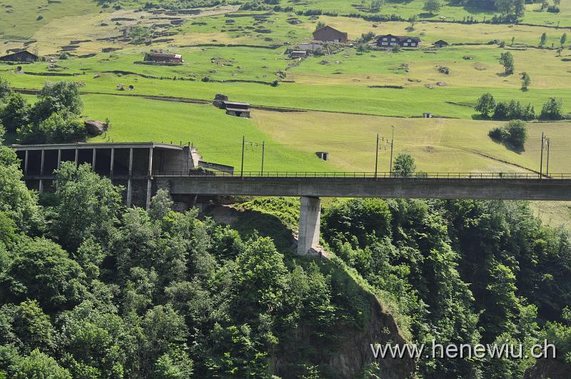 DSC_7504.JPG - Die Intschireussbrücke, gleich nach dem Bristentunnel