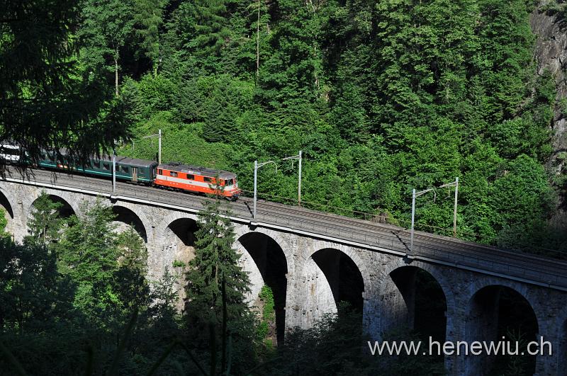 DSC_7384.JPG - Inter - Regio 2170, auf dem Säcken - Viadukt