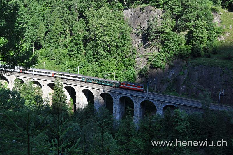 DSC_7386.JPG - Inter - Regio 2170, auf dem Säcken - Viadukt