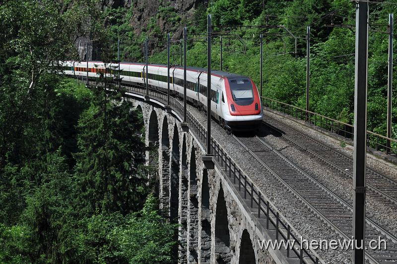 DSC_7434.JPG - ICN 671, verlässt gerade den Säcken - Viadukt