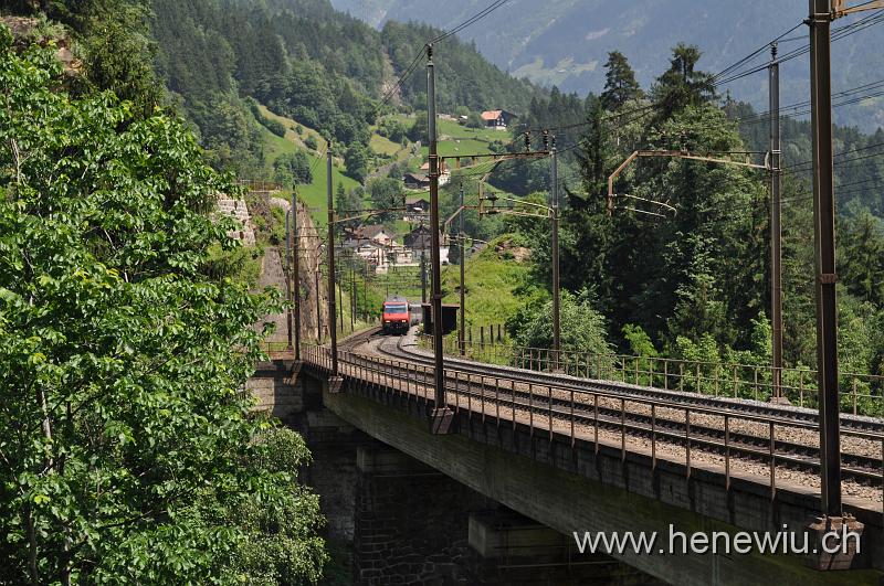 DSC_7465.JPG - Inter - Regio 2169 nähert sich der Zgraggental - Brücke