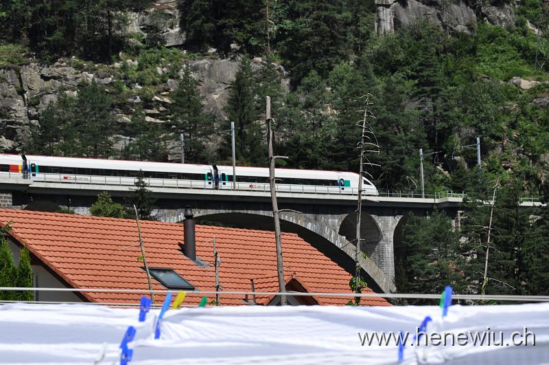 DSC_0187.JPG - ICN auf der mittleren Meienreuss - Brücke