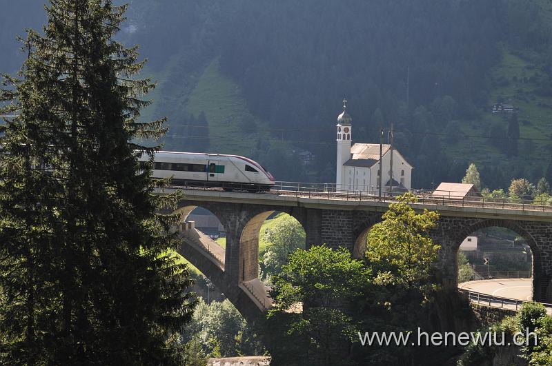 DSC_0295.JPG - ICN doppel auf der mittleren Meienreus - Brücke
