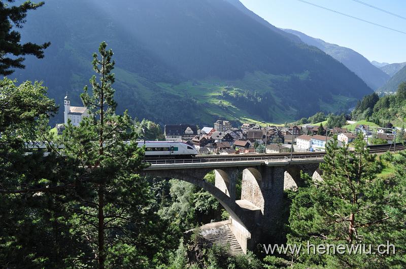 DSC_0311.JPG - ICN auf der mittleren Meienreuss - Brücke
