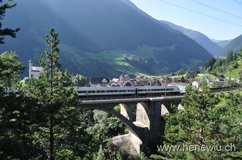 DSC_0312.JPG - ICN auf der mittleren Meienreuss - Brücke
