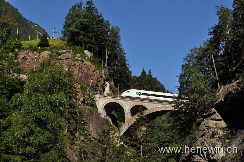DSC_0296.JPG - ICN auf der oberen Meienreuss - Brücke