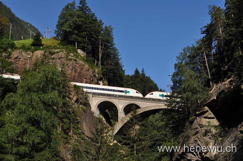 DSC_0297.JPG - ICN auf der oberen Meienreuss - Brücke