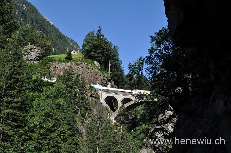 DSC_0307.JPG - Güterzug auf der oberen Meienreuss - Brücke