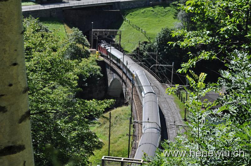 DSC_0155.JPG - Inter - Regio auf der oberen Wattinger - Brücke