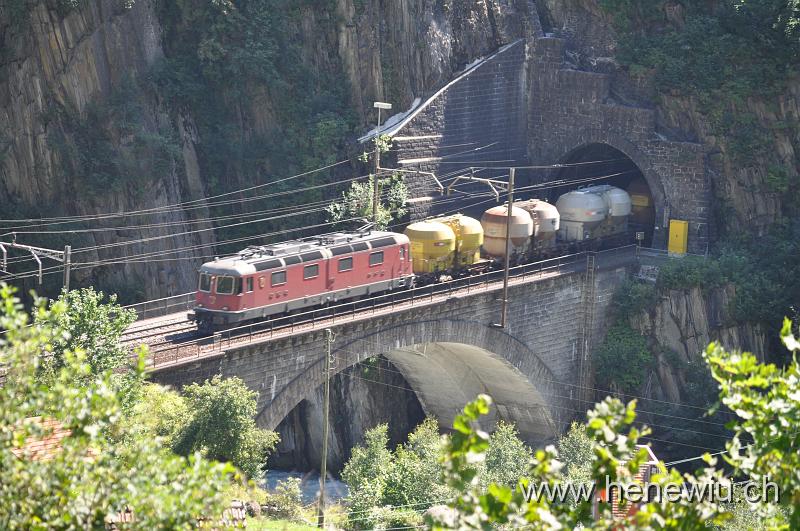 DSC_0173.JPG - Kurzgüterzug auf der unteren Wattinger - Brücke