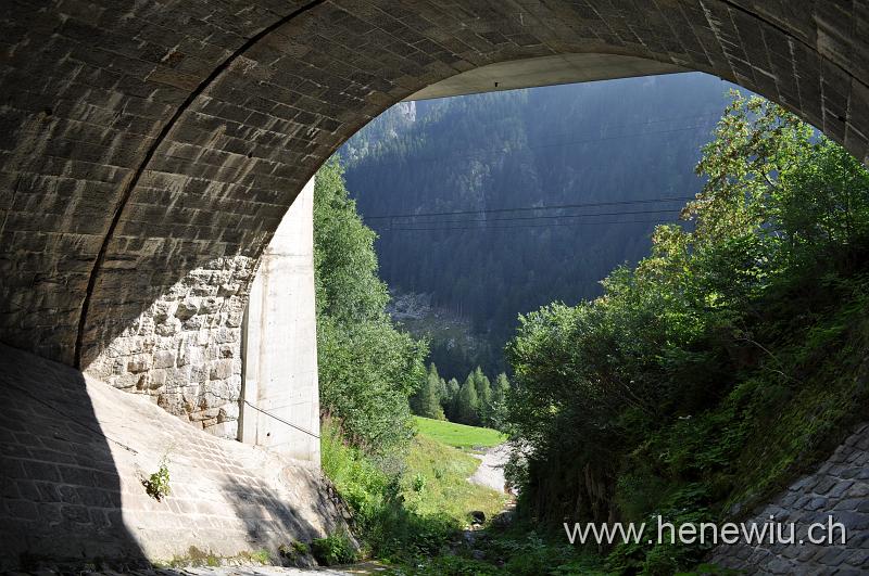 DSC_0447.JPG - Die Ahornkehlebrücke, integriert in die neue Gallerie