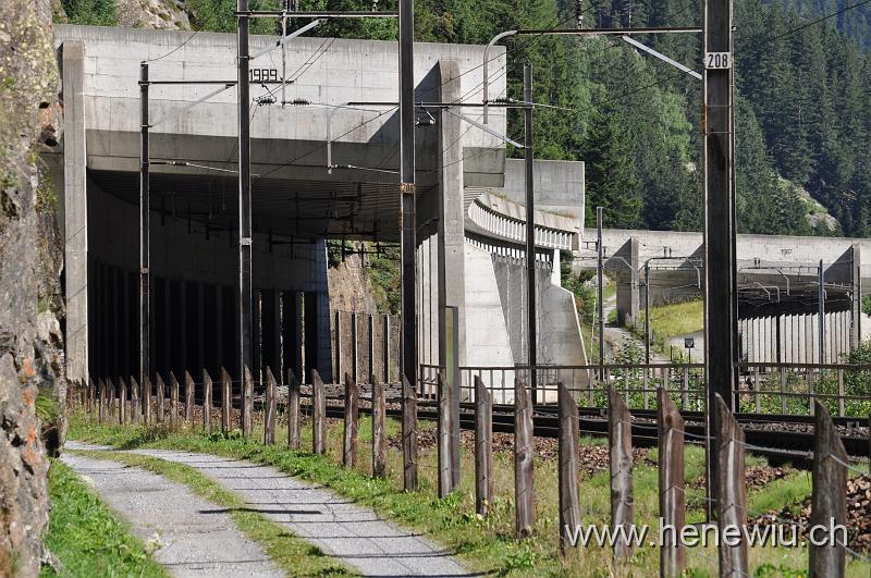 DSC_0114.JPG - Die neue Galerie bei km 69.4, vor der Station Göschenen