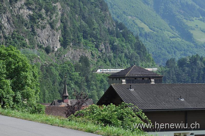 DSC_7604.JPG - ICN 674, vor der Durchfahrt in Amsteg-Silenen