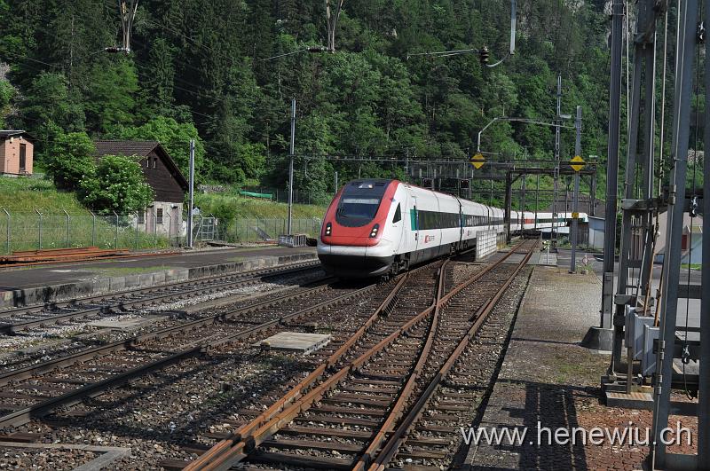 DSC_7606.JPG - Durchfahrt des ICN 674 in Amsteg-Silenen