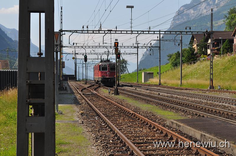 DSC_7612.JPG - Re 4/4 II 11273 bei der Ausfahrt aus Amsteg-Silenen