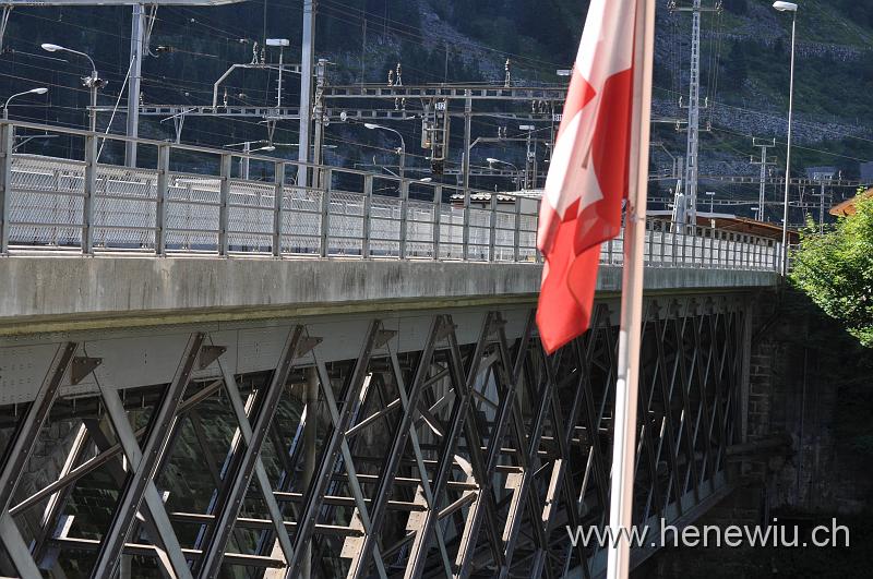 DSC_0104.jpg - Fussgängerbrücke über die Göschenenreuss bei der Station Göschenen