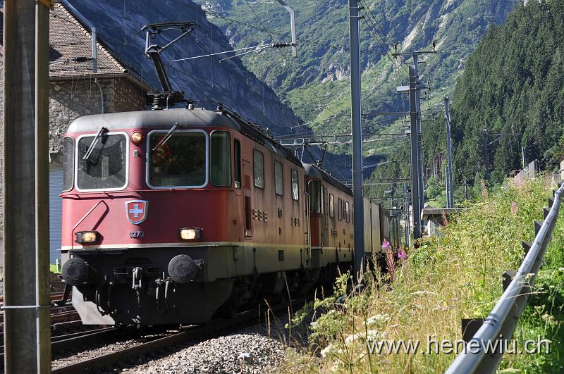 DSC_0111.jpg - Güterzug bei der Ausfahrt aus der Station Göschenen