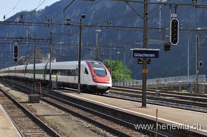 DSC_0417.JPG - ICN (CIS 17), bei der Einfahrt der Station Göschenen