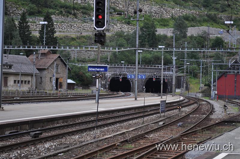 DSC_0418.JPG - Die Tunnelportale zum Gotthardtunnel in der Station Göschenen