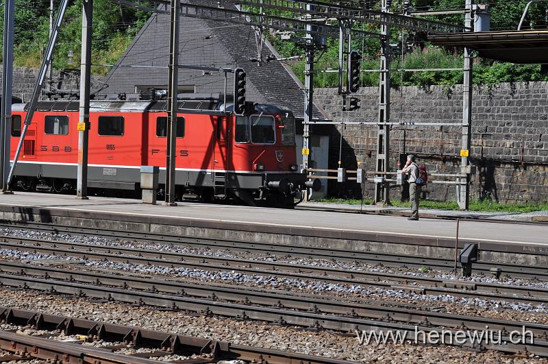 DSC_0470.JPG - Inter-Regio 2174, verlässt gerade den Gotthardtunnel und fährt in die Station Göschenen ein