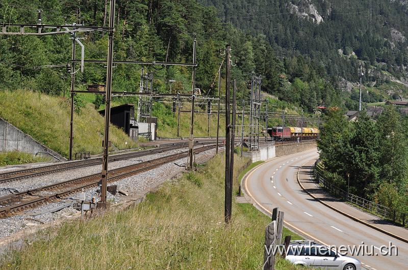 DSC_0167.JPG - Die südliche Einfahrt der Station Wassen