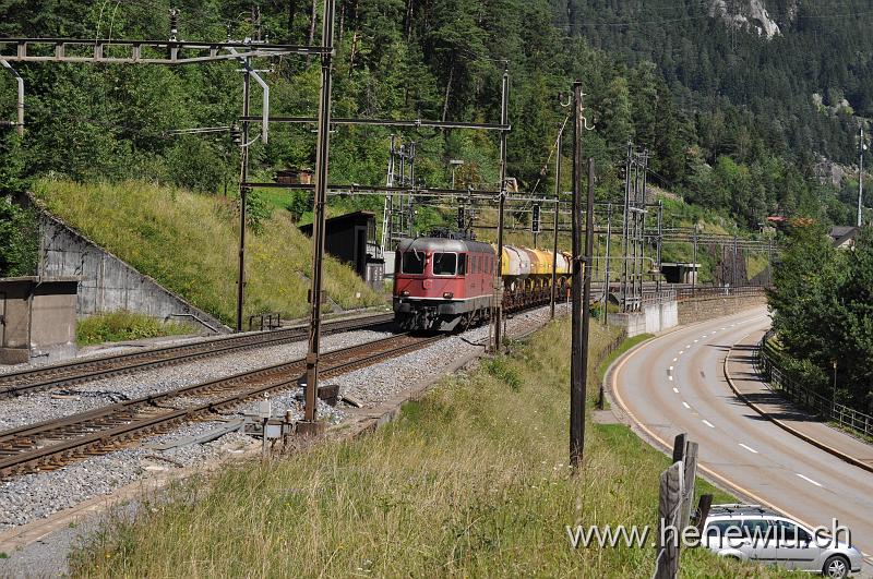 DSC_0170.jpg - Güter-Kurzzug, beim verlassen der Station Wassen