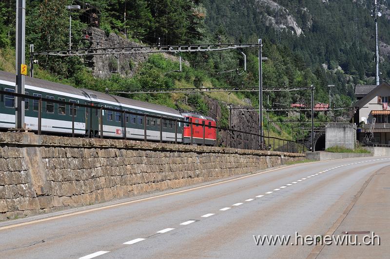 DSC_0179.JPG - Inter-Regio 2267 , bei der Durchfahrt der Station Wassen