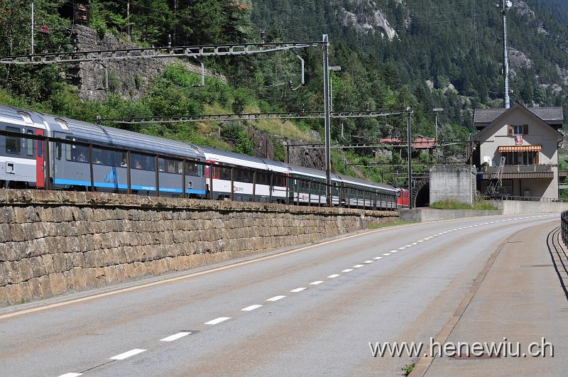 DSC_0180.JPG - Inter-Regio 2267 , bei der durchfahrt der Station Wassen