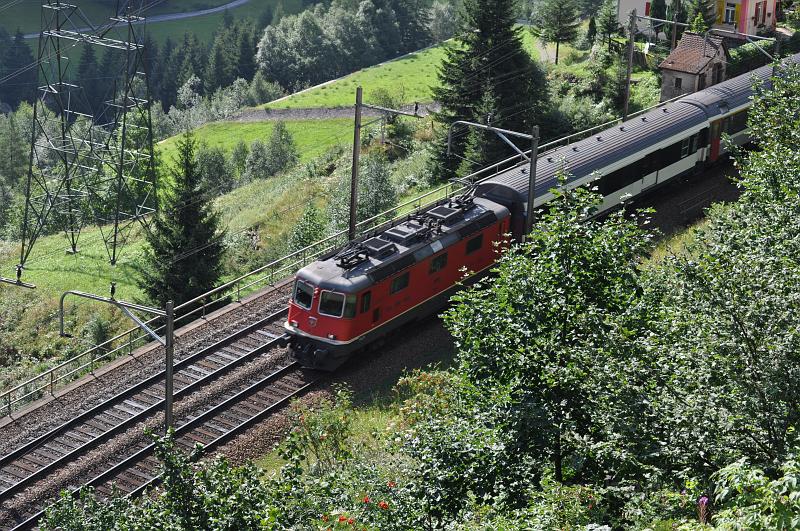 DSC_0435.JPG - Inter - Regio talwärts vor dem Naxberg - Tunnel.