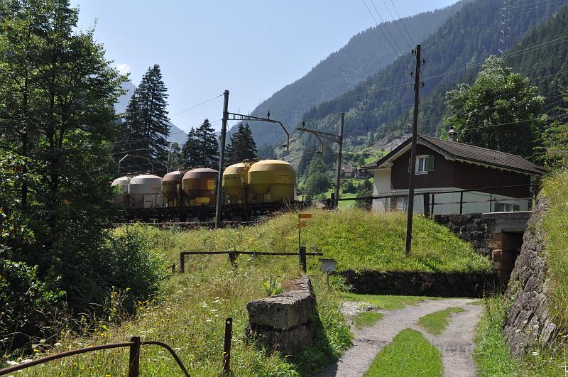 DSC_0500.JPG - Güterzug vor der oberen Wattinger - Brücke