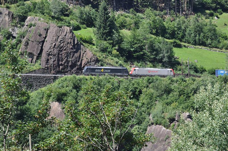 DSC_0250.JPG - Güterzug nach der Häggrigenbach . Brücke