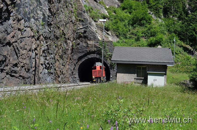 DSC_0115_20110621_115.JPG - Dienstzug beim verlassen des Leggistein - Kehrtunnel