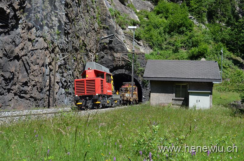 DSC_0117_20110621_117.JPG - Dienstzug beim verlassen des Leggistein - Kehrtunnel