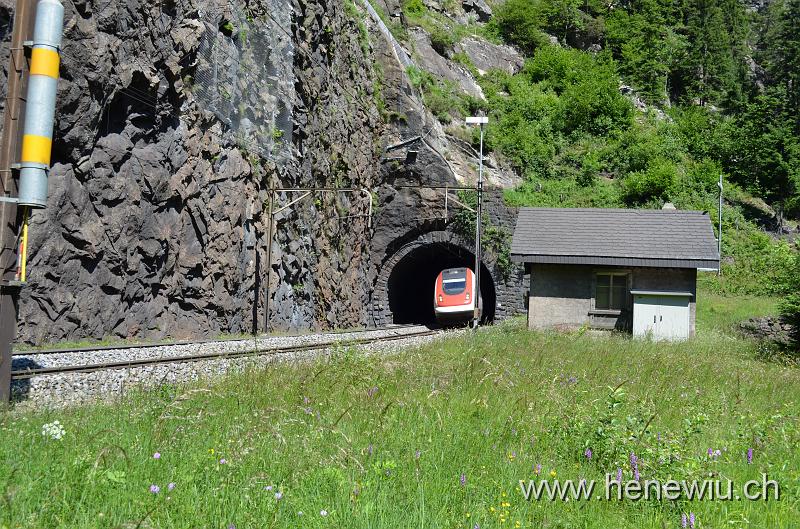 DSC_0123_20110621_123.JPG - ICN 14 verlässt gerade den Leggistein-Kehrtunnel