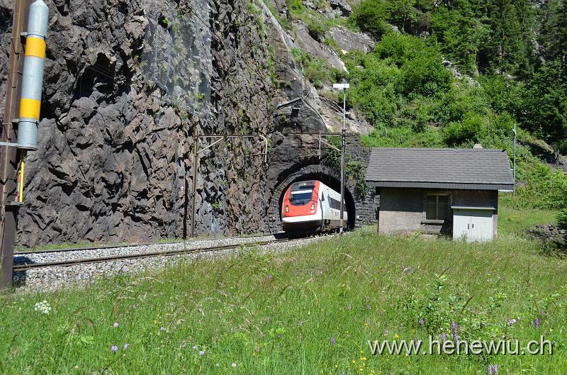 DSC_0124_20110621_124.JPG - ICN 14 verlässt gerade den Leggistein-Kehrtunnel