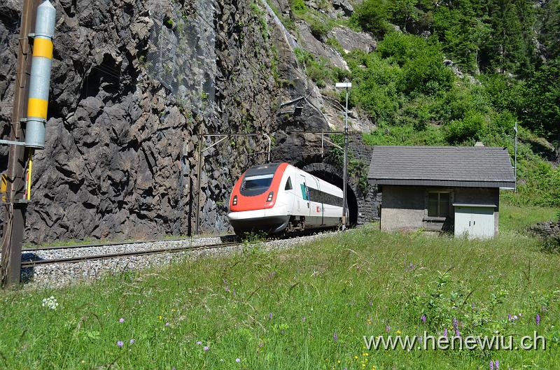 DSC_0125_20110621_125.JPG - ICN 14 verlässt gerade den Leggistein-Kehrtunnel ( Entlastung des EC 14)