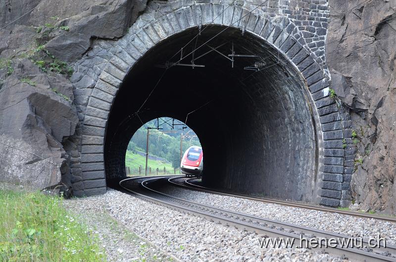 DSC_0007_20110621_007.JPG - ICN 658 kurz vor dem Muren-Tunnel
