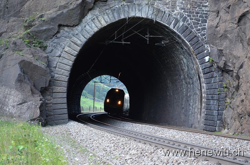 DSC_0008_20110621_008.JPG - ICN 658 kurz vor dem Muren-Tunnel